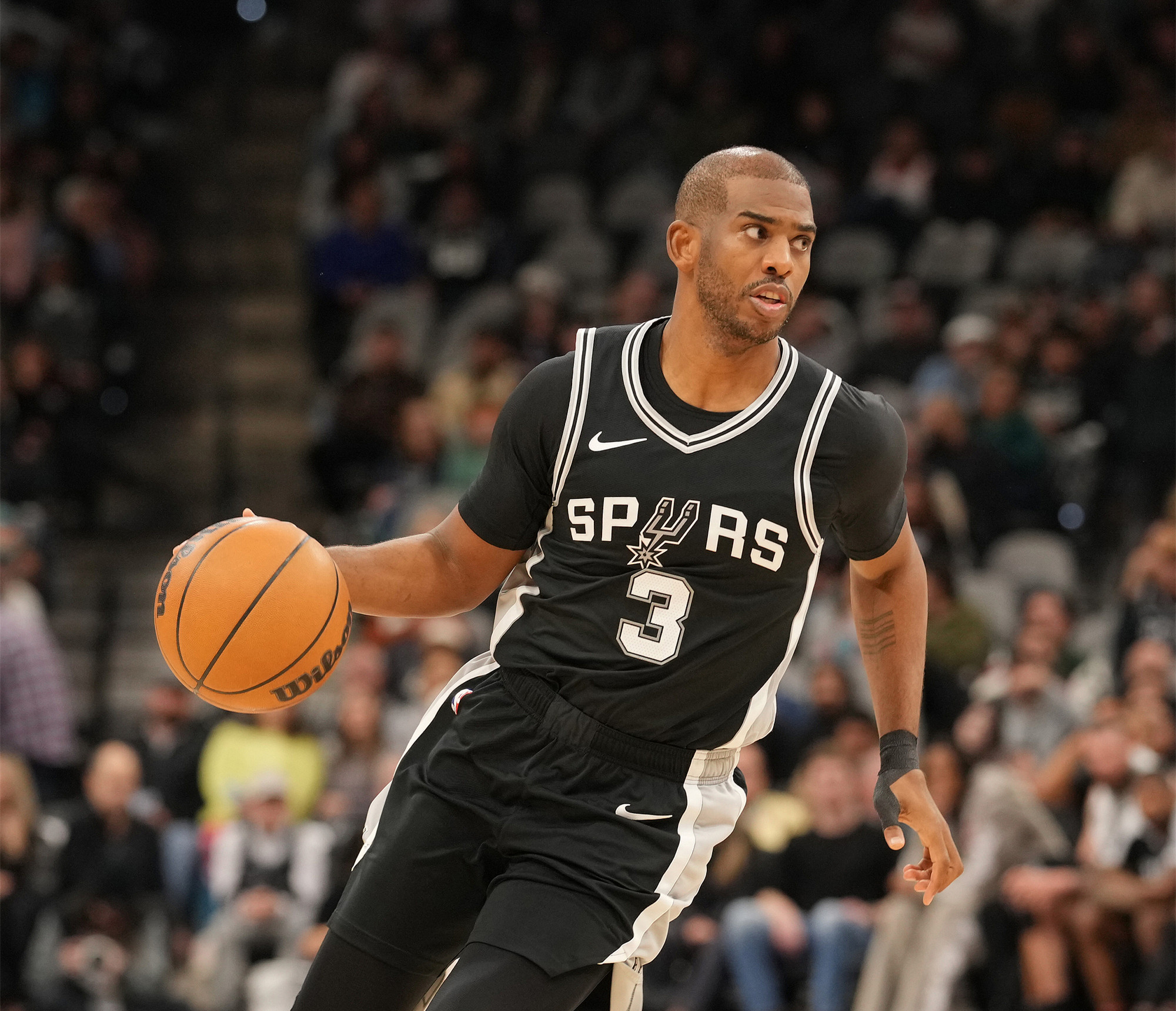 美记：外界普遍预计保罗生涯最后一个赛季将与快船队重聚