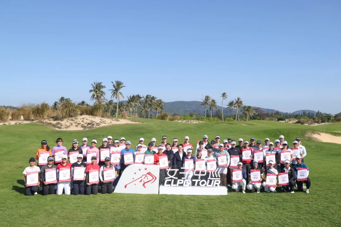 PG电子app下载-于安妮逆袭赢女子中巡资格考试，率领30人取得全卡|陈宇茹|陈恩慧|柏忌|中国女子职业高尔夫球巡回赛|小鸟_新浪体育_新浪新闻